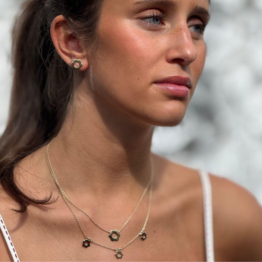 Halsband med i formen av Daisy och örhänge i guld från Daisy Collection
