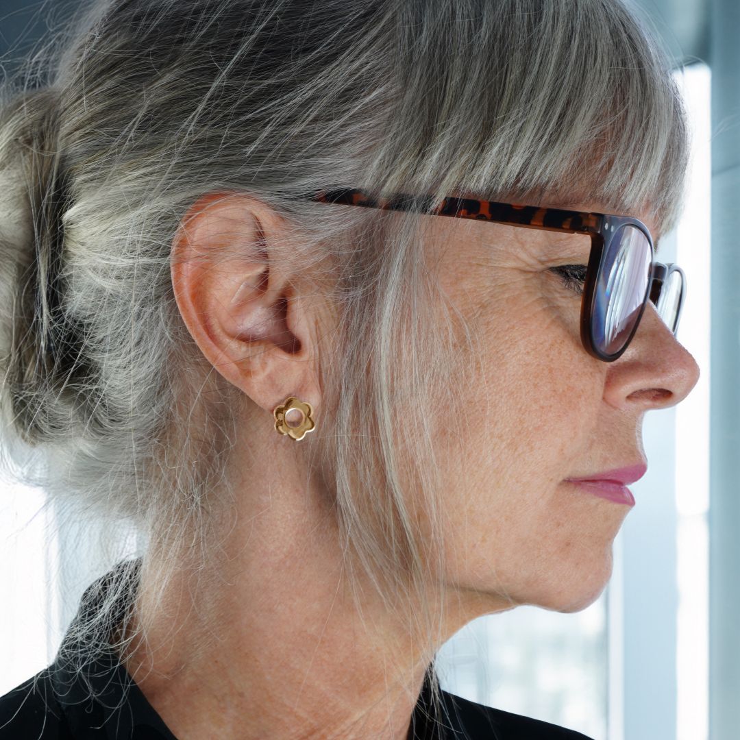 Daisy örhänge små - guld (Förgyllda)