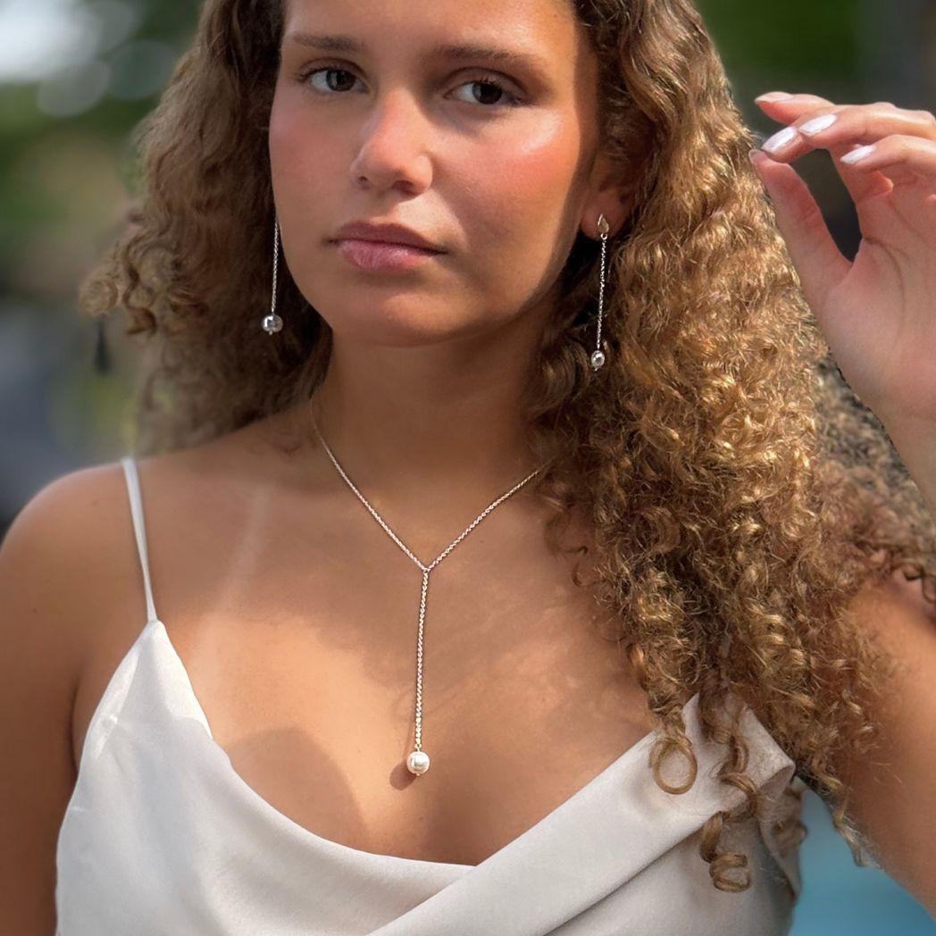 Silverörhänge och halsband med pärla