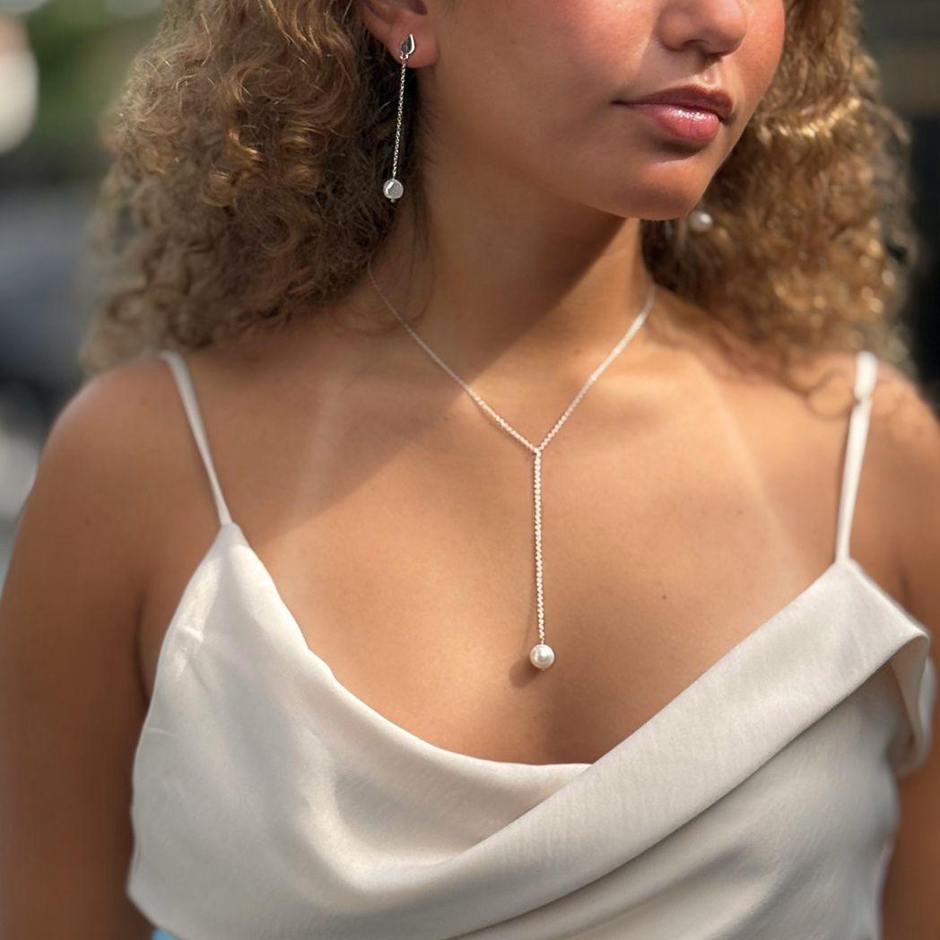 Silverörhänge och halsband med pärla