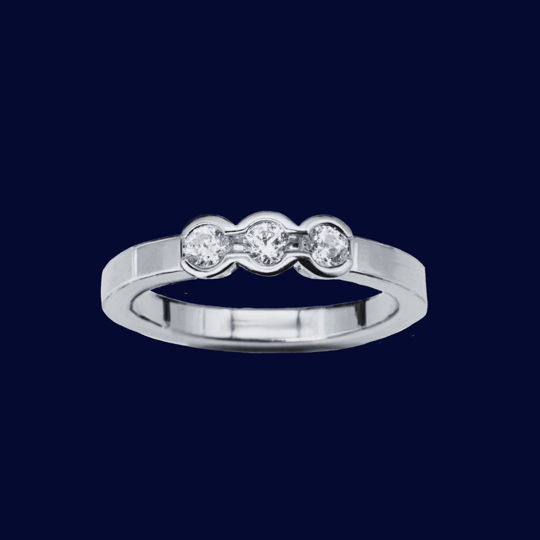 ring med 3 diamanter i återvunnet silver