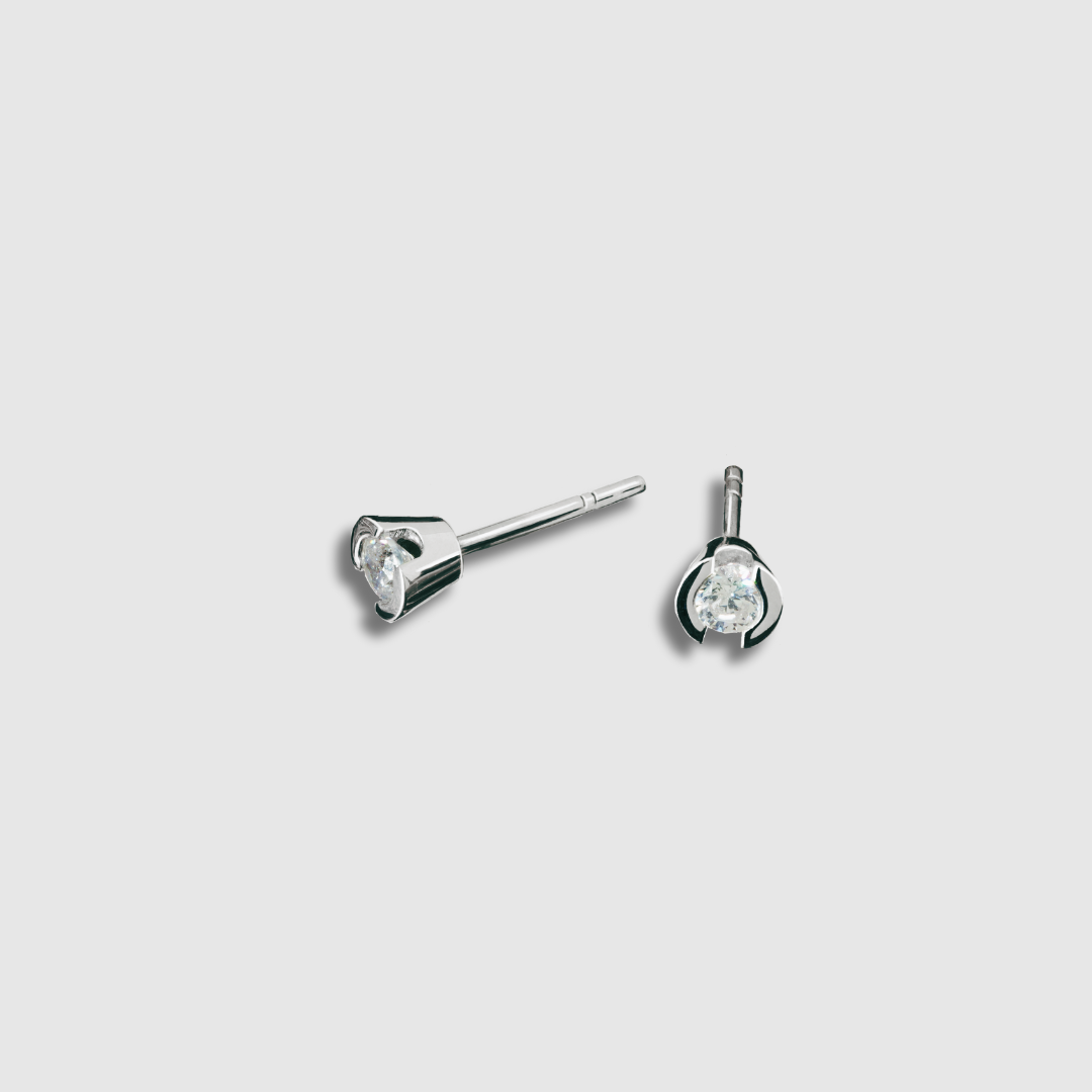 Clara Örhänge i vitguld med 0,10ct diamant