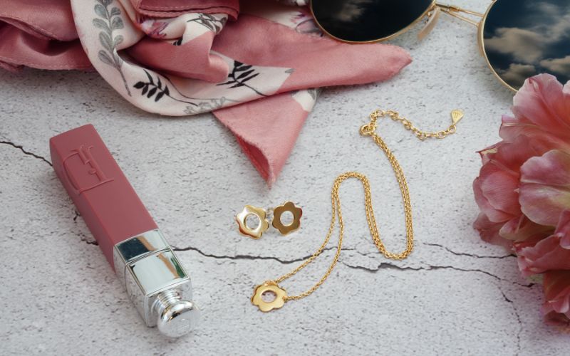 Daisy örhängen och halsband i Vermeil