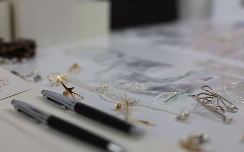 Smycken som speglar din personlighet - svensk design med hantverk och hjärta