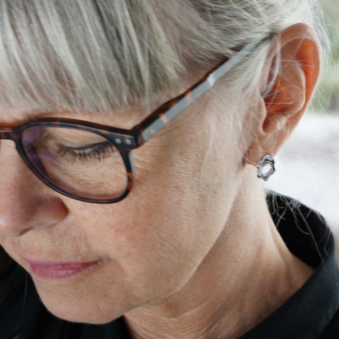 Daisy örhänge små- silver