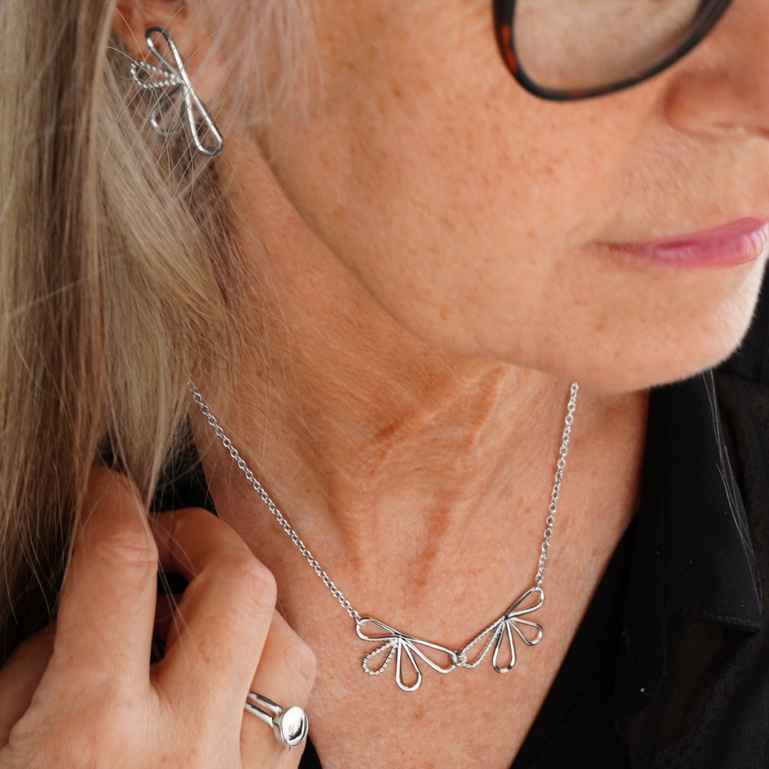 Bloom örhänge små - Silver