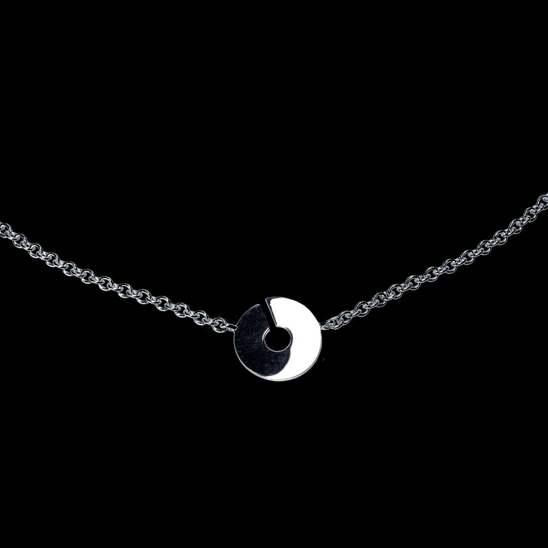 Halsband i silver ur Grace Collection från ABCM Studio.