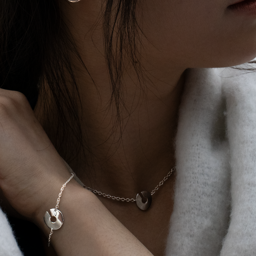 Silverhalsband ur Grace Collection från ABCM Studio.