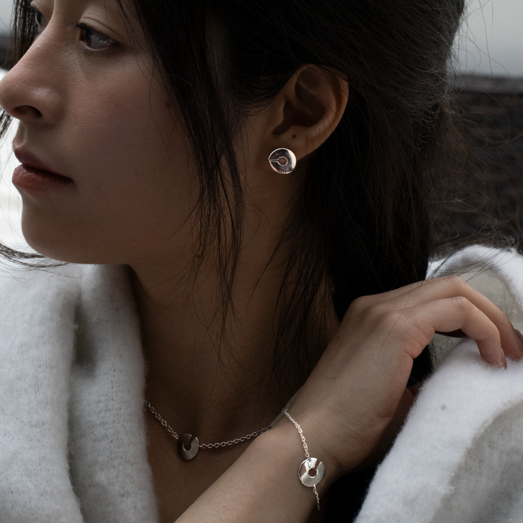 Grace små silver örhänge ur Grace Collection ABCM Studio 