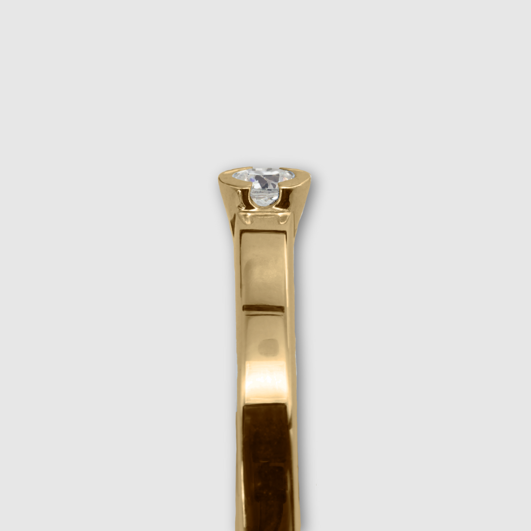 Enstensring i guld med 0,10ct diamant 