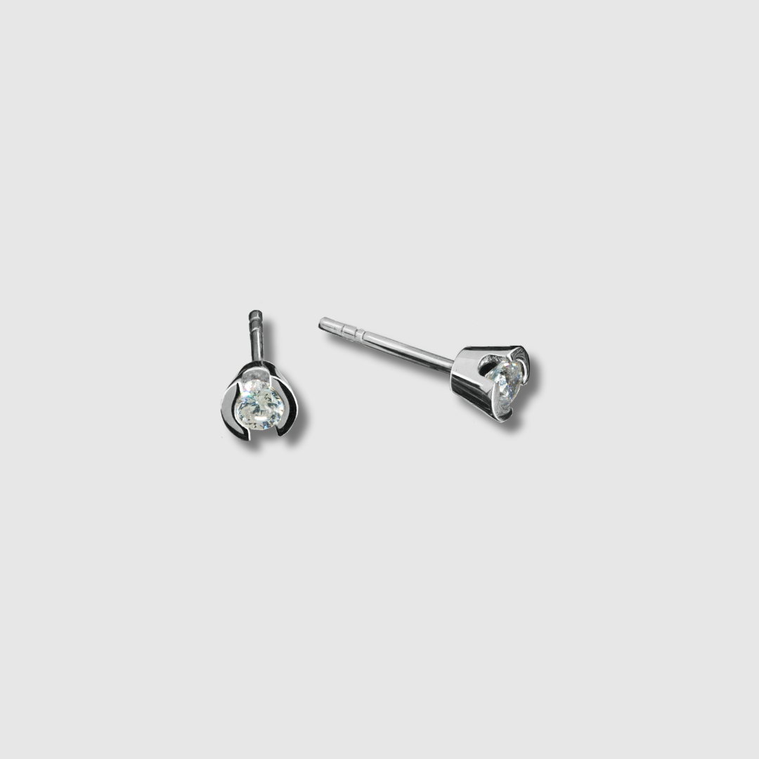 Clara stift örhänge i vitguld med diamanter